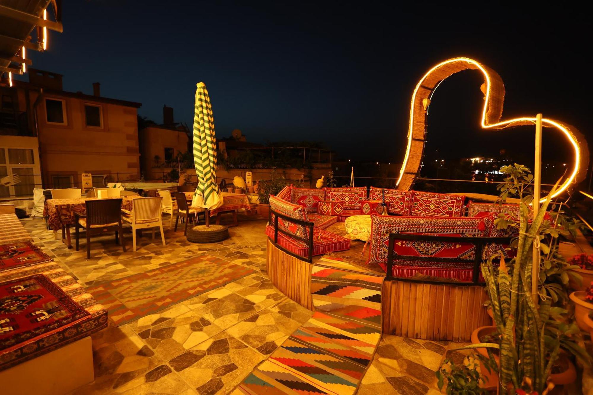 Lucky Luke Stone House Apartment Goreme Exterior photo