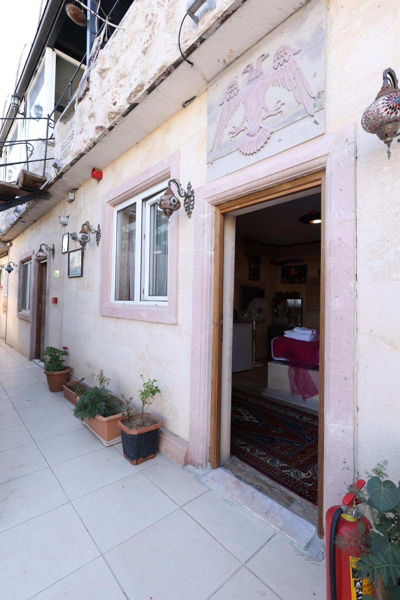 Lucky Luke Stone House Apartment Goreme Exterior photo